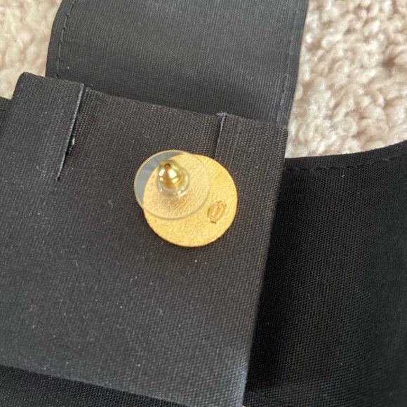 Chanel cruise collection 2023 stud earrings - Picture 2 of 16